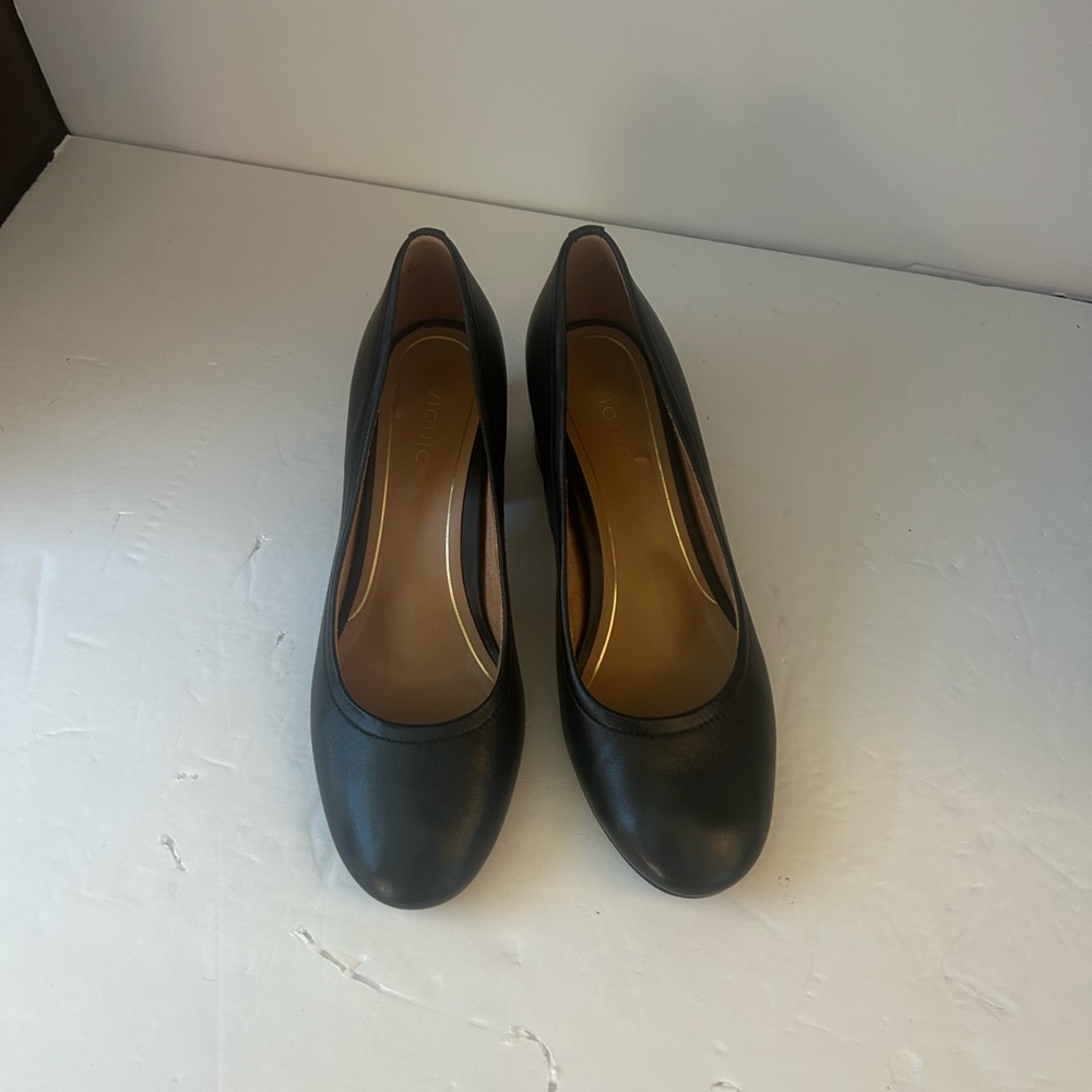 Vionic Carmel Black Nappa Heel Size 9